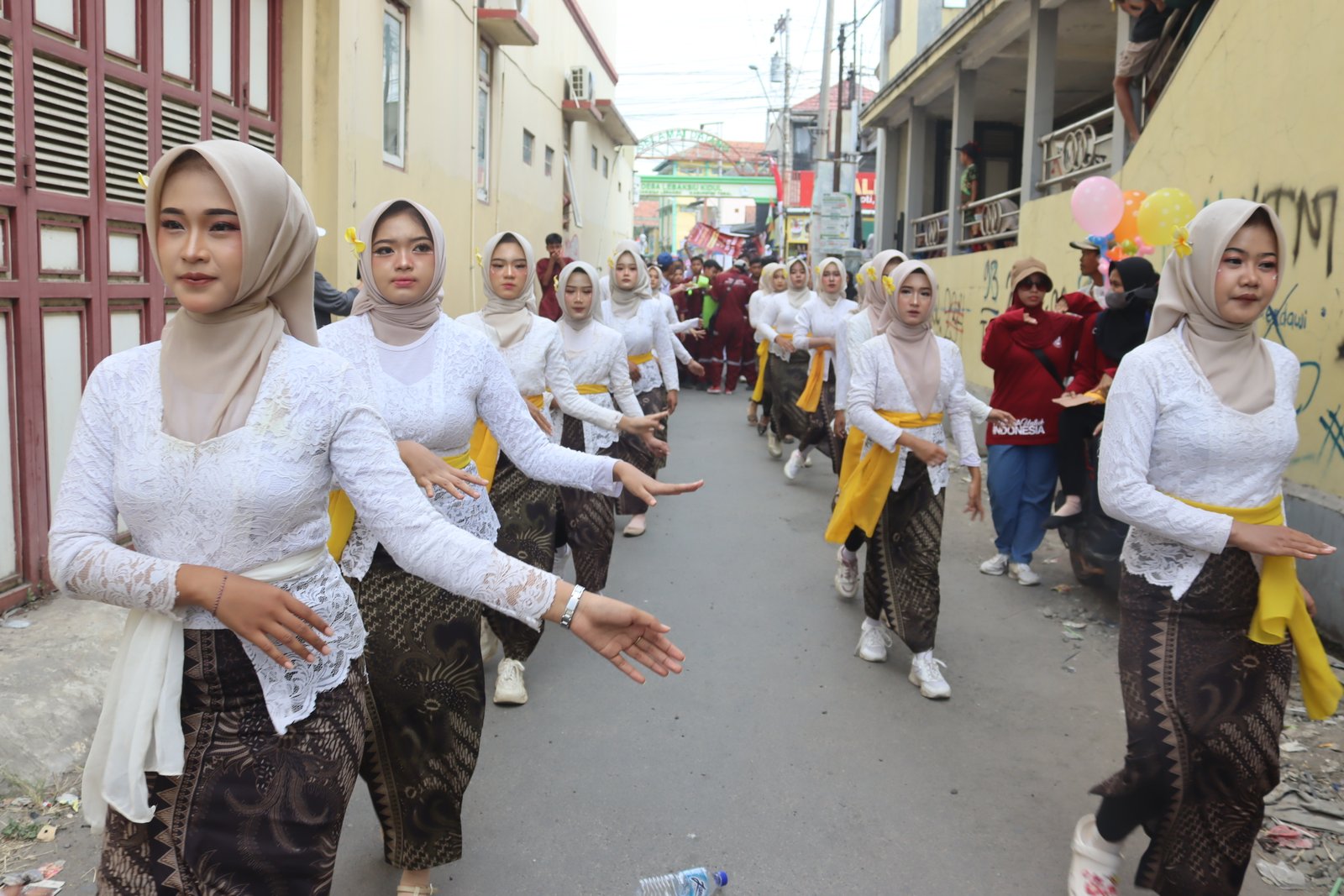 Mengikuti Kegiatan Karnaval 81Th