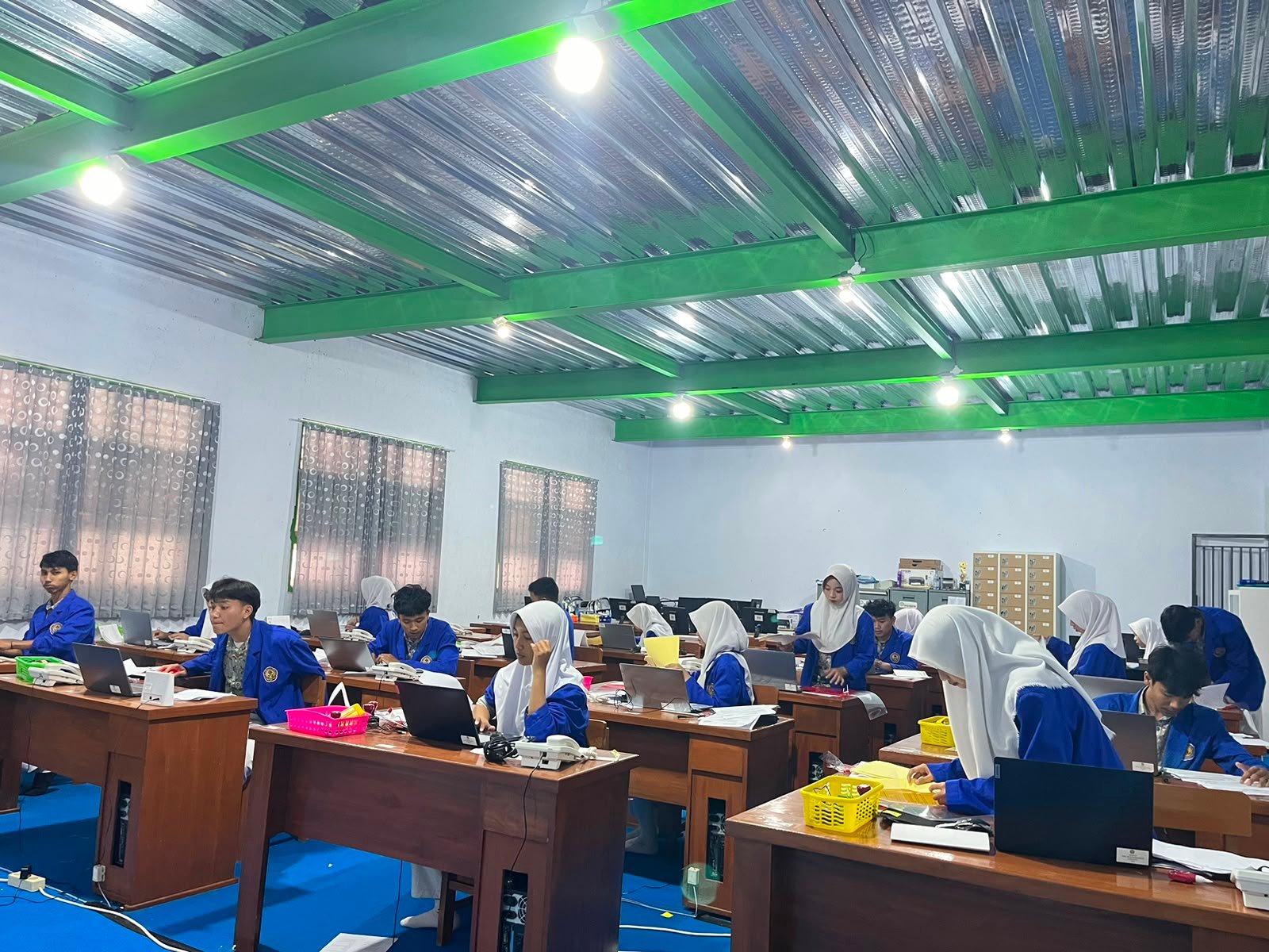 Kegiatan Praktik di Lab. MPLB