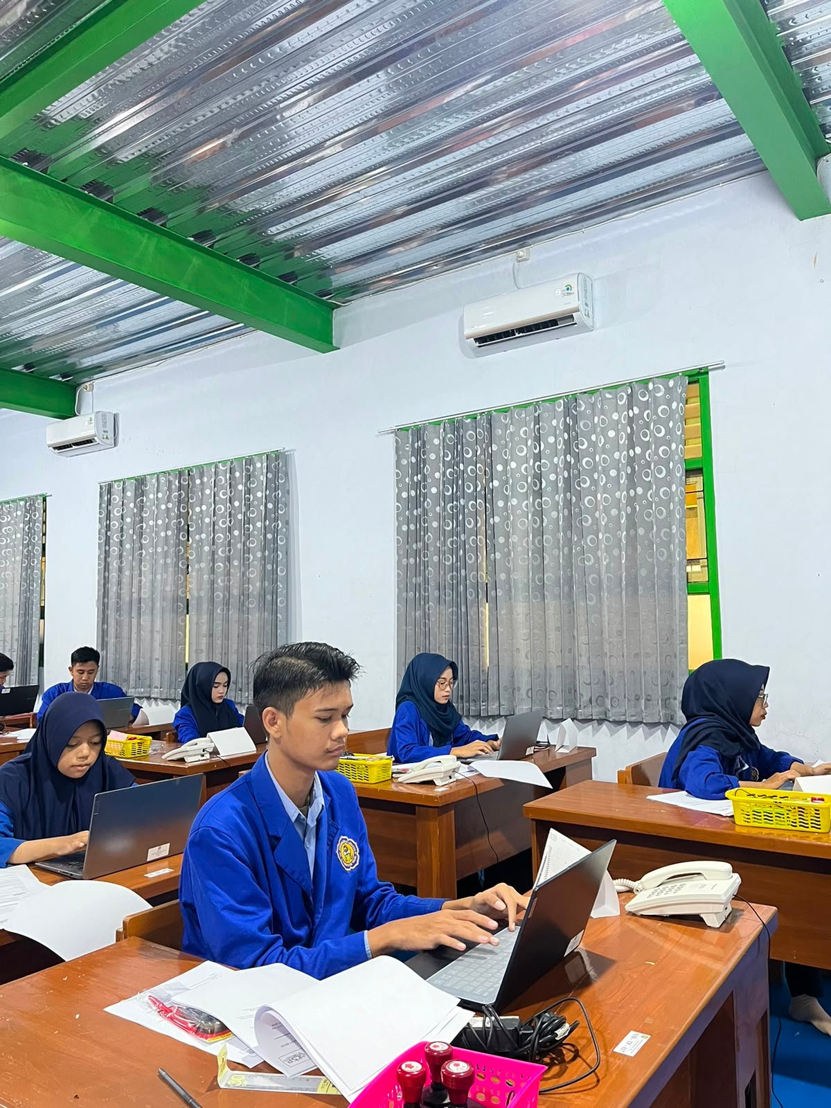Kegiatan Praktik di Lab. MPLB