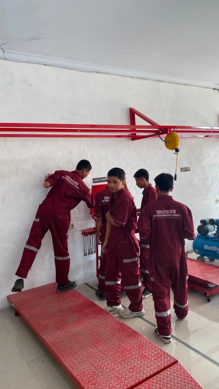 Praktik Teknik Sepeda Motor