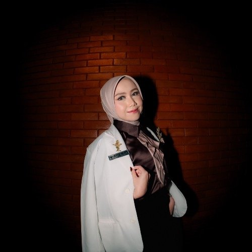 apt. Putri Puji Lestari, S.Farm